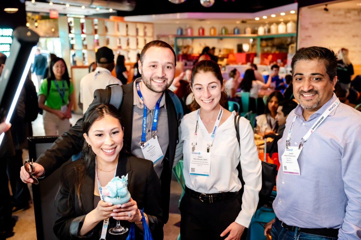 emerging leaders networking at himss25